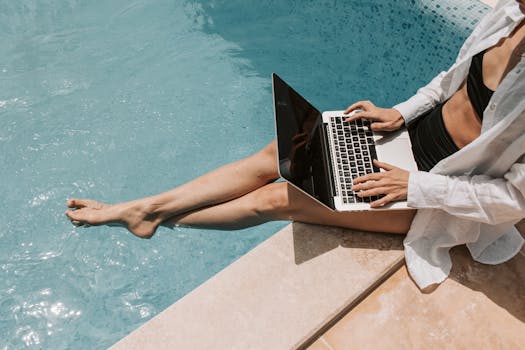 freelancer working on a laptop outdoors